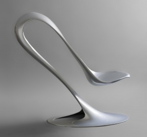 Lässig: Der „Spoon Chair“.