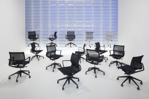 „Physix“ ist im Fachhandel erhältlich und erobert nach erfolgreicher Präsentation auf der ORGATEC nun die Büros. Foto: Vitra