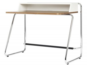 Fein, formschön, funktional, mit kompakten Abmessungen, Fußablage und lässigen Specials kommt er daher. Foto: Thonet