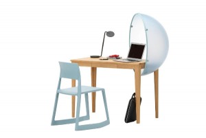 Design-Duett für den working space daheim: Vitra Sphere Table, designt von Hella Jongerius, und Tip Ton, designt von EdwardBarber&JayOsgerby. Foto: Vitra