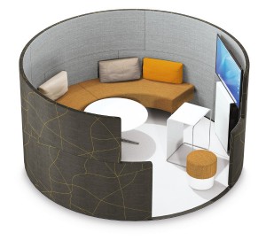 Mit ihren halbhohen Wänden modelliert Toguna Circle einen kreisrunden Raum im Raum, einen Meetingpoint mit Lounge-Charakter. Foto: © Bene AG