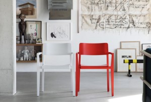 Ergonomischer Sitzkomfort und schicker Look – egal ob einzeln, im Duo und in voller Fülle. Foto: Thonet