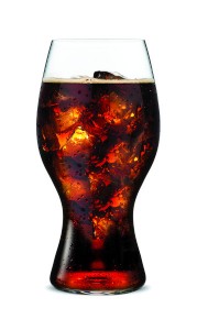 Cooles Glas für's Kultgetränk: Das COCA-COLA + RIEDEL GLAS. Foto: © RIEDEL