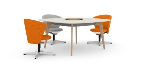 Bene präsentiert mit dem TIMBA Table einen neuen Tisch für moderne Büros, hier im Duett mit dem Bay Chair. Foto: Bene AG