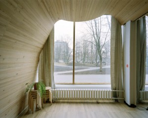 Die Alvar Aalto-Ausstellung ergänzen Arbeiten von Armin Linke wie Bibliothek in Viipuri (Vyborg), Karelien (heute Russland), Alvar Aalto, 1927–1935. Foto: © Armin Linke, VG Bild-Kunst, Bonn 2014