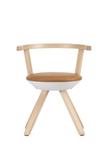 Rival“ ist eine moderne Variante des klassischen Holzstuhls und steht zugleich in Arteks Designtradition. © Artek