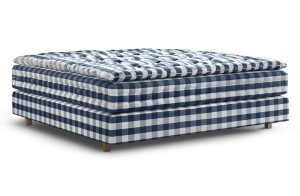 Schicker Schlafkomfort: Der Premium-Betten-Hersteller begeistert mit luxuriös-komfortablen Betten wie Hästens Auroria 2015. © Hästens