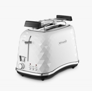 Der 2-Schlitz-Toaster der Brillanten Serie sorgt für optimal gebräunten Toast. © De'Longhi
