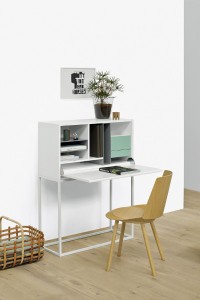 Die Oberfläche des Designer-Stuhls wird zusätzlich mit einem Finish veredelt – z.B. wie hier mit klarem Lack. © IFN/e15 Design