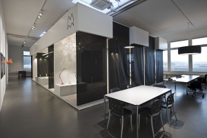 Büro und Ausstellungsraum, ist der neue Ausstellungsraum eine besonderer Lighting-Hotspot. © Modular Lighting Instruments