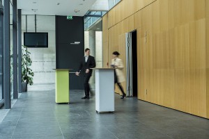 Der RELAX Table von Nina Mair für YDOL ist ein akustisch wirksames Möbel. © Peter Philipp