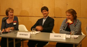 Eröffnet: Mag. Josefa Haselböck, Marc Zehntner und Ilsebill Barta eröffneten die Schau „Lightopia“. © WOHNDESIGNERS