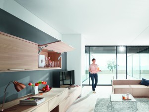 Ebenfalls prämiert mit dem renommierten „German Design Award 2016“: Die kleine Hochklappe „Aventos HK-XS“ von Blum. © Blum