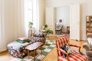 Eine Zwei-Zimmer-Wohnung erstrahlt mit Produkten und Entwürfen von Josef Frank sowie zeitgenössischer Designer. © www.photo-simonis.com