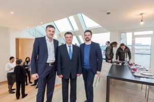 Beim Private View „Am Kaiserforum“: Martin Steininger, Dr. Thomas Wolfesberger (GF bei Real-Treuhand) und Jürgen Hamberger. © Steininger