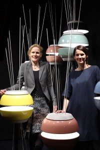 Charmant: „Artis“ wurde von Andrea Leifert, Villeroy & Boch-Vertriebsleiterin Österreich, und Designerin Gesa Hansen bei der H.O.M.E.D.E.P.O.T 2016 präsentiert. © Villeroy & Boch