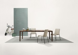 Andoo Table (Design: EOOS) im Duett mit Liz Wood (Design: Claudio Bellini). © Walter Knoll