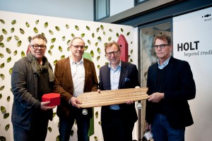 Begeisterung: Eberhard Schrempf (CIS), Bernhard Lenz (Sprecher der Kornberg Design Tischler), Landesrat Christian Buchmann und Andreas Morianz (Stadt Graz) - v.l. © CIS/Miriam Raneburger