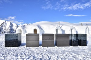 In Traumkulisse – nicht im Schnee, aber im Schlosspark Hetzendorf – präsentiert STEININGER die ROCK.AIR beim Salon Jardin. © Gortana Photography