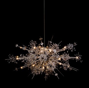 LOBMEYR feiert das Jubiläum des MET Chandelier und präsentiert zudem Trinkglasserien. © LOBMEYR
