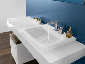 Ein stylischer Hingucker und mehr sind die Vivia Waschtische mit besonders tiefen Becken. © Villeroy & Boch