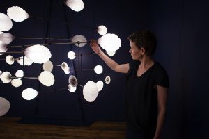 mischer’traxler studio leuchten bei der London Design Biennale 2016 mit einer spannenden Lichtinstallation. © Austria Design Net/Foto: Simon Scherrer/smolbattfein