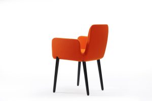 Mit „Sofie“ von Rossin gestaltete das Duo einen eleganten Sessel. © Rossin