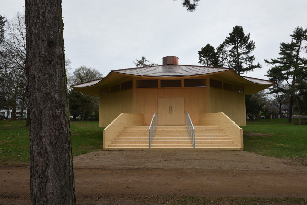 Mit den Türen des „Krefeld Pavillon“ öffnet sich eine einzigartige Location und Welt. © Projekt MIK, Foto: Michael Dannenmann